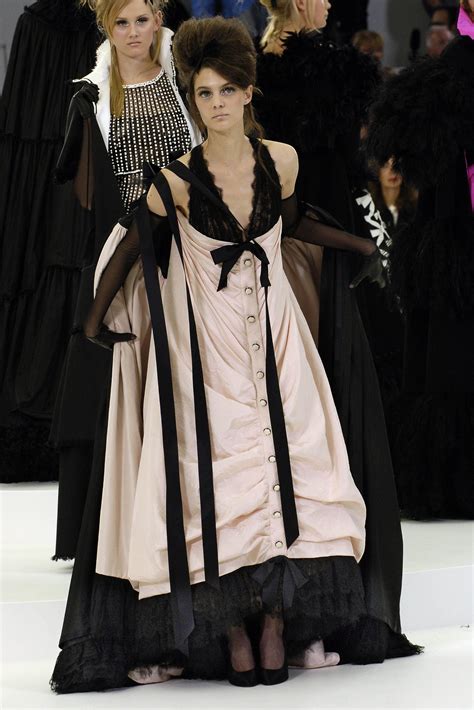 chanel 2005 couture|Chanel couture fall 2005.